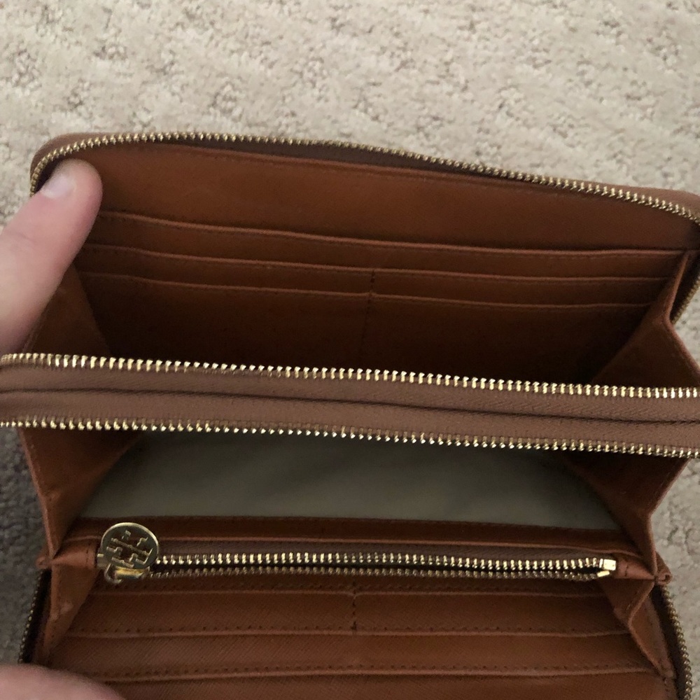 Tory Burch Double Zip Wallet Robinson Tan - Picture 7 of 9